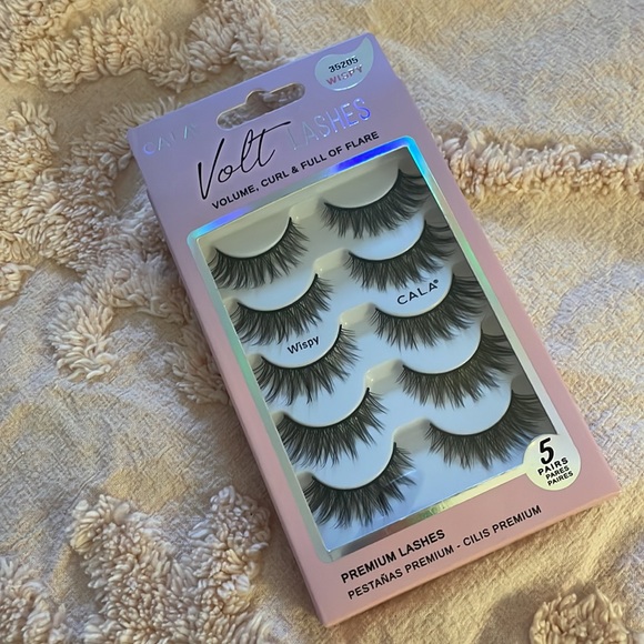 Premium Volt Lashes in style Wispy - Picture 5 of 5